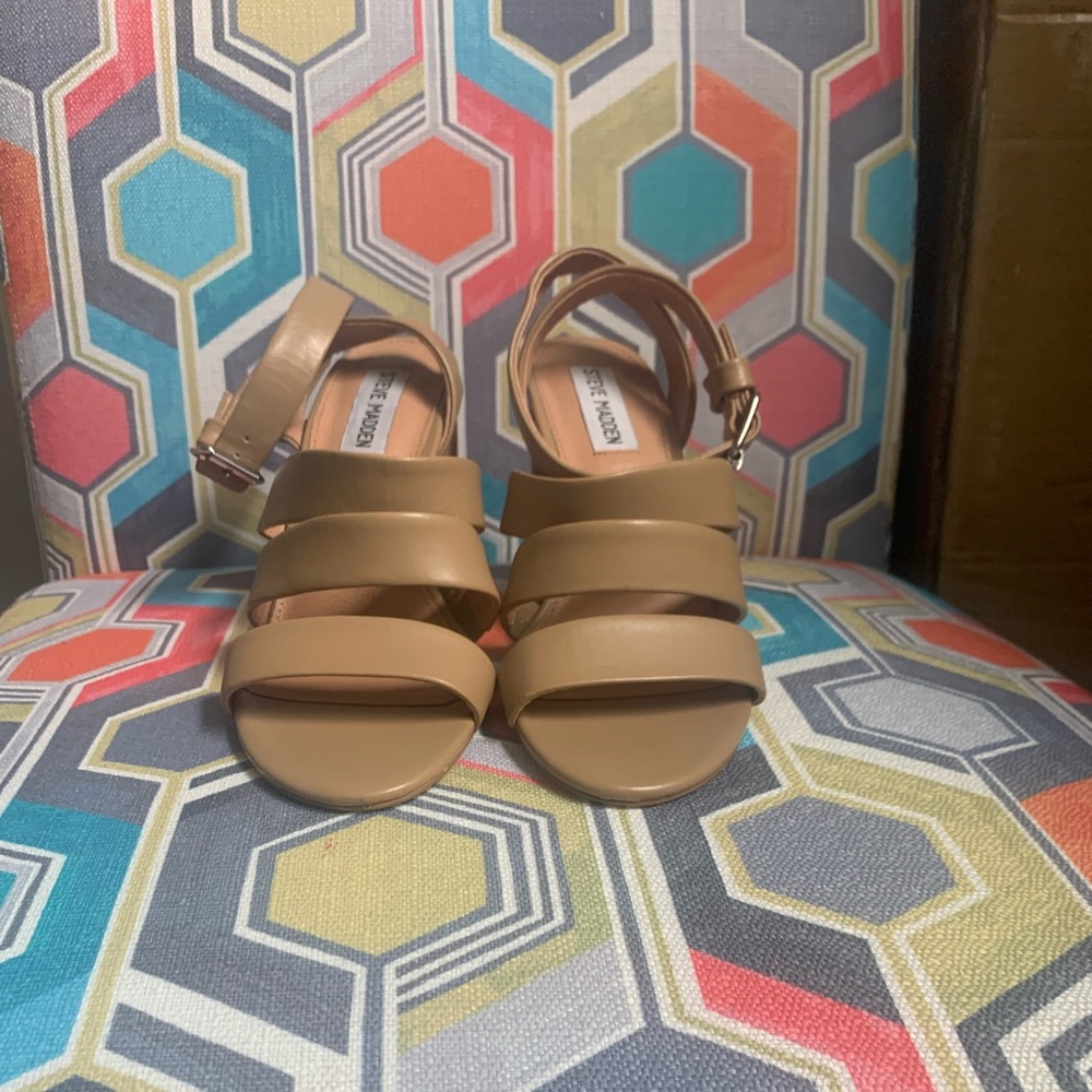 NWOB Steve Madden Vision Tan Sandals Size 7.5
